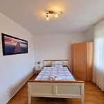 Ecocube 142 - Balkon, 3zimmer, Schlafsofa, Waschmaschine, Backofen, 6pers * 메펜