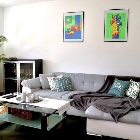 Ecocube 142 - Balkon, 3zimmer, Schlafsofa, Waschmaschine, Backofen, 6pers